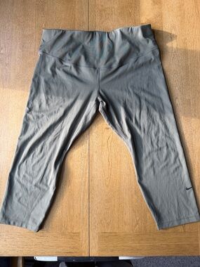 Nike Olive Green Capri Workout Leggings 1X